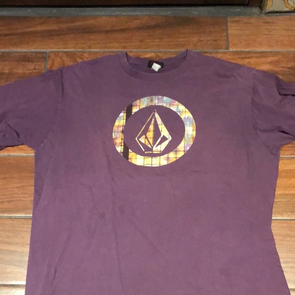 Volcom purple logo t-shirt. XL - Picture 2 of 3